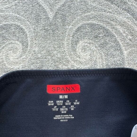 Womens Spanx Booty Boost Crop - Picture 3 of 4